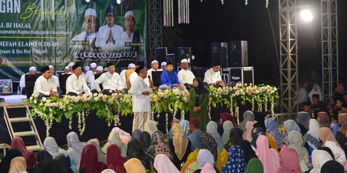 Plesungan Bersholawat Meriahkan Halal Bi Halal Pemdes dan Warga